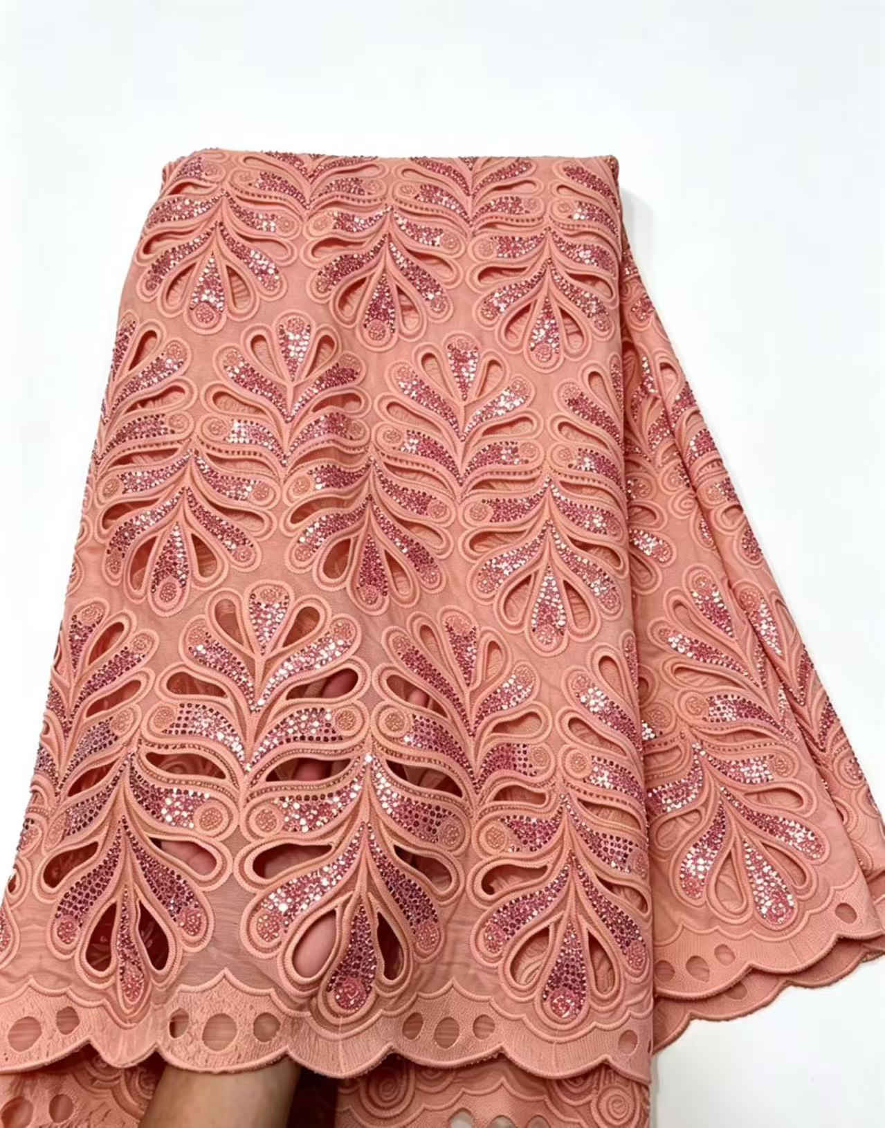 ผ้าลูกไม้ปักลายกิปัวร์ไนจีเรีย - Glitter Tablecloth บทวิจารณ์และราคา